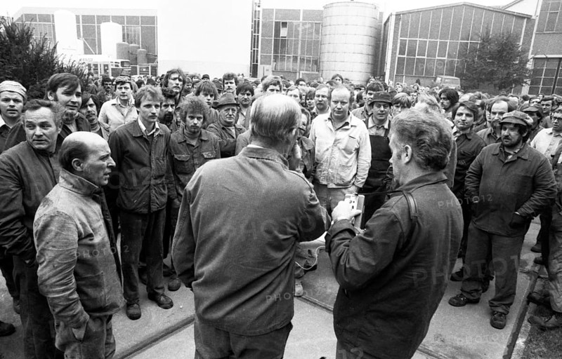 Warning strike by IG Metall in the collective bargaining dispute at Orenstein & paddock on 05.03.1981 in Dortmund, Germany, Europe