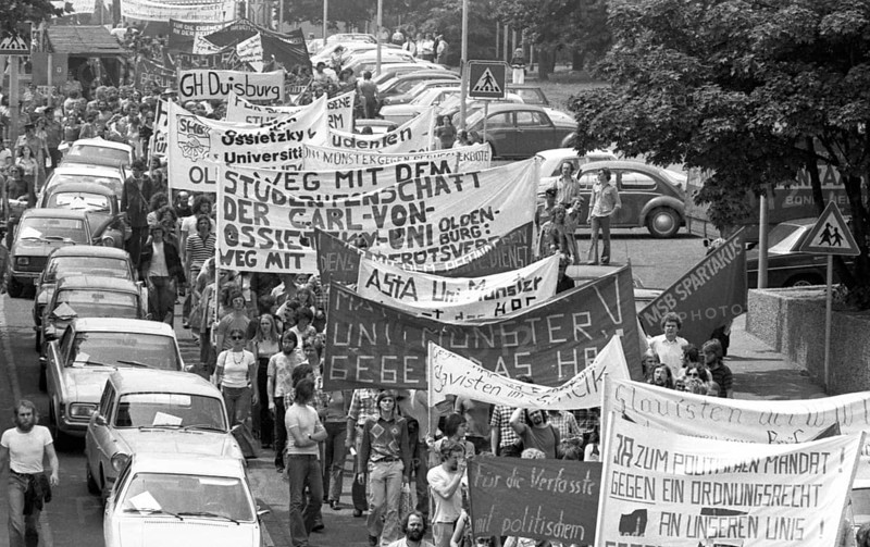 Several thousand students, called by their association the Verband deutscher Studentenschaften (VDS), demonstrated on 22 June 1976 in Bonn against the Hochschulrahmengesetz, Berufsverbote, Disziplinierung und für mehr Bafög, Germany, Europe