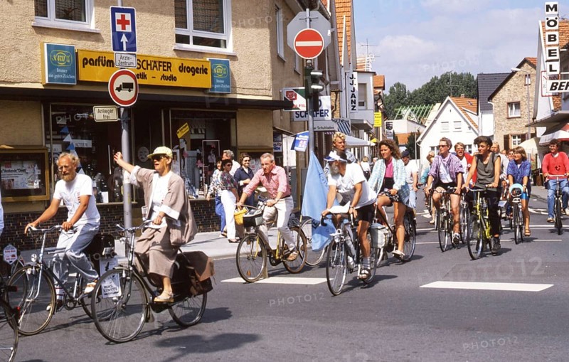 In which also numerous amateur cyclists participated on 7. 8. 1989. in which also numerous amateur cyclists participated on 7. Hanover. Peace relay of cyclists from Paris to Moscow, Hanover. Peace relay of cyclists from Paris to Moscow