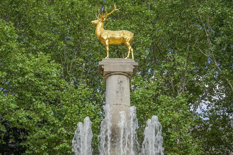 Fountain Zum Goldenen Hirschen, Rudolph Wilde Park, City Park, Schöneberg, Tempelhof-Schöneberg, Berlin, Germany, Europe