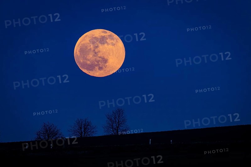 Full Moon over the Evening Sky of the Easter Mountains