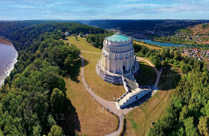 Aerial view, monument Befreiungshalle Kehlheim, round hall with dome, 45 m high, 29 m diameter, classicism, built 1842 to 1863 by Friedrich von Gärtner and Leo von Klenze, Michelsberg, Kelheim, Lower Bavaria, Bavaria, Germany, Europe