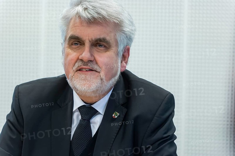 Saxony-Anhalt's Minister of Science Prof. Dr. Armin Willingmann during his visit to the Dresden-based company Solarwatt on the occasion of the signing of Saxony-Anhalt's accession to the SIRE network. Solarwatt is a German manufacturer and supplier of photovoltaic systems for private homes and small businesses