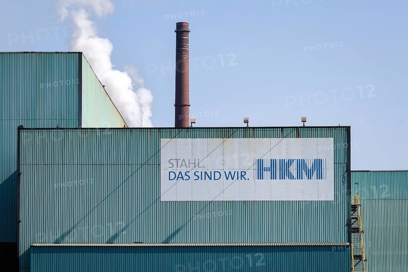 Duisburg, Ruhr area, North Rhine-Westphalia, Germany, HKM Hüttenwerk Krupp Mannesmann in Duisburg- Hüttenheim am Rhein. Current shareholding: 50 % thyssenkrupp Steel Europe AG, 30 % Salzgitter Mannesmann GmbH, 20 % Vallourec Tubes S.A.S. Steel manufacturer thyssenkrupp Steel intends to significantly reduce its production capacity in Duisburg, Europe