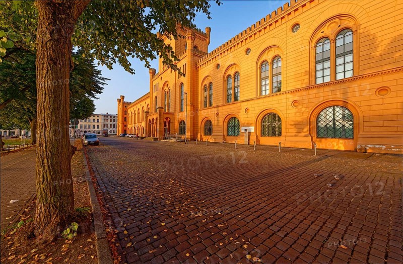 World Heritage Residence Ensemble Schwerin: Sunrise at the Arsenal at the Pfaffenteich, with cobblestone street and trees, Schwerin, Mecklenburg-Western Pomerania, Germany, Europe