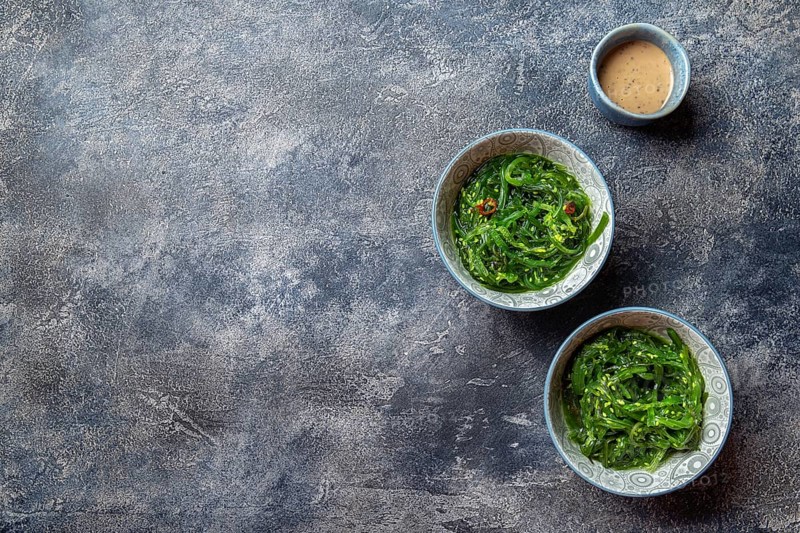 Chuka wakame, seaweed japanese salad with nuts sauce