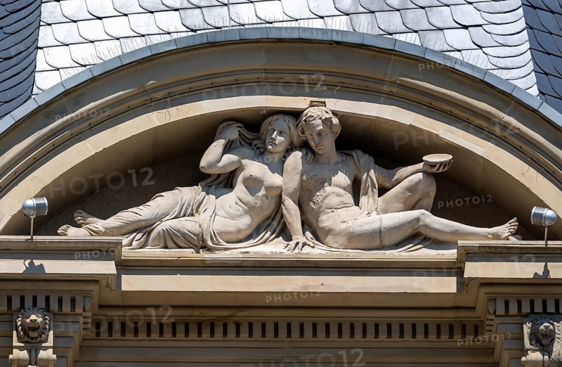 Sculpture of a woman and a man on the gable of an old building in the city centre, Frankfurt am Main, Hesse, Germany, Europe