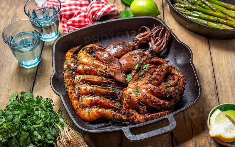 Food Photography, Grilled spimps, squids and octopus in cast iron grill pan