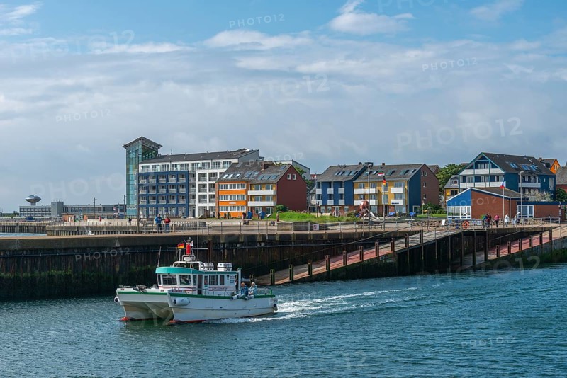 View of the Helgpländer Unterland on the north-east harbour with departing boat of the island tour, guesthouses and hotels, Alfred Wegener Institute, offshore island Helgoland, North Sea, district Pinneberg, Helgoland, Schleswig-Holstein, Germany, Europe
