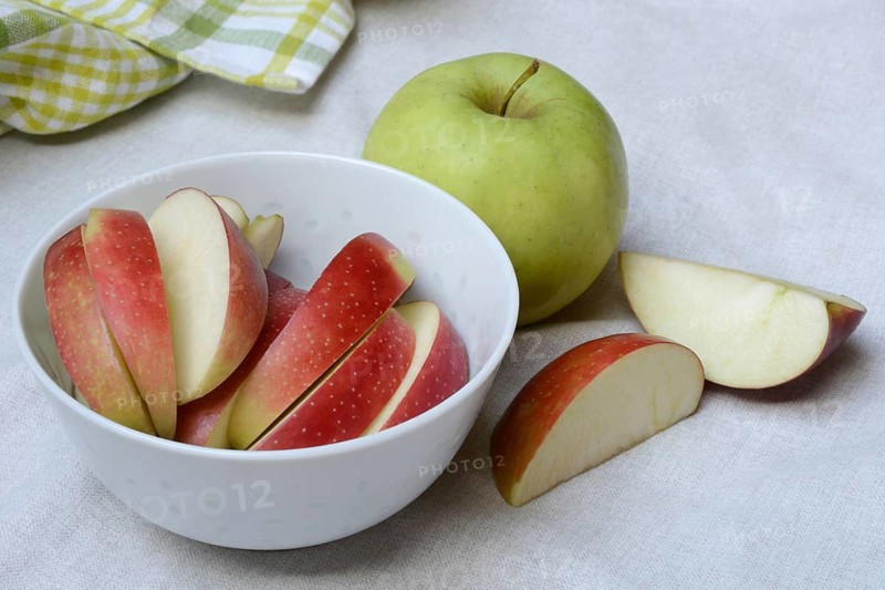 Apple and apple slices in peel, sliced apple