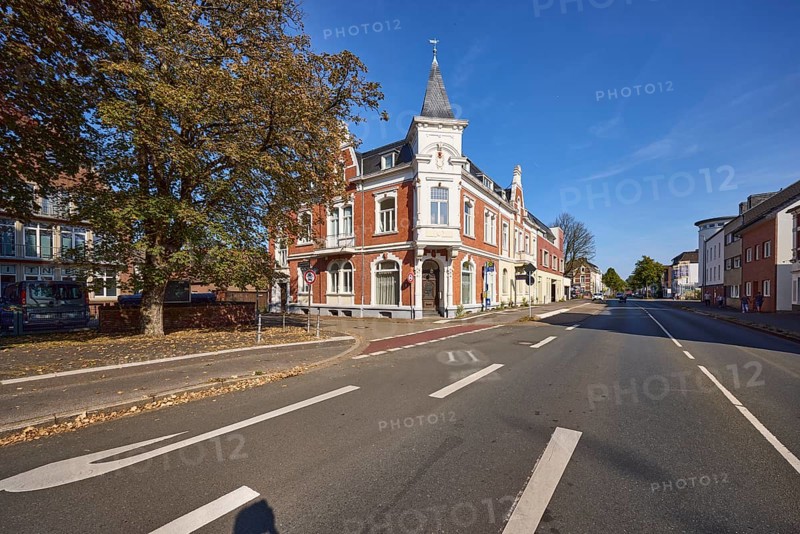 Two-storey neo-Renaissance brick corner house on the corner of Leopoldstraße and Münsterstraße in Bocholt, Münsterland, Borken district, North Rhine-Westphalia, Germany, Europe