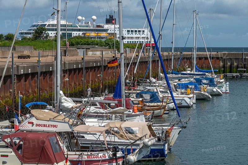 Sailing yachts in the north-east harbour, passenger ship MS Maud of Hurtigruten AS, offshore island of Helgoland, North Sea, Pinneberg district, Helgoland, Schleswig-Holstein, Germany, Europe