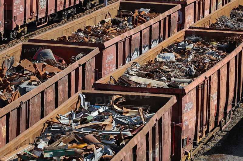 Duisburg, Ruhr area, North Rhine-Westphalia, Germany, railway wagons with scrap metal at HKM Hüttenwerk Krupp Mannesmann in Duisburg-Hüttenheim. Current shareholding: 50 % thyssenkrupp Steel Europe AG, 30 % Salzgitter Mannesmann GmbH, 20 % Vallourec Tubes S.A.S. Steel manufacturer thyssenkrupp Steel intends to significantly reduce its production capacity in Duisburg, Europe