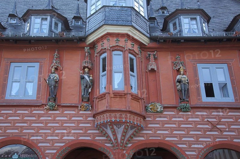 Historic Kaiserworth with oriel, knight figures and ornaments on the market square, Goslar, Harz, Lower Saxony, Germany, Europe