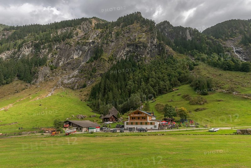 Hiking trail in Stilluptal, Gasthof Stilluper Haus, Stillupgrund, Mayrhofen, Zillertal Alps High Mountain nature park Park, agriculture, Alpine pastures, Tyrol, Austria, Europe