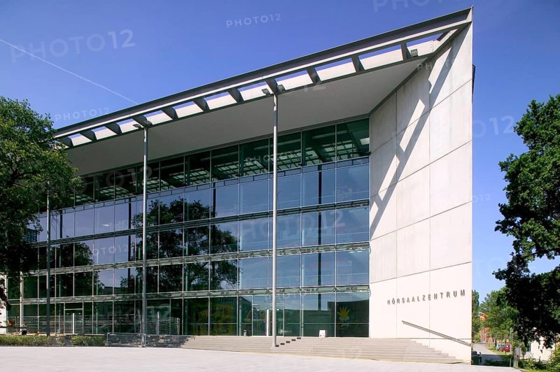 The new lecture hall centre at the Technical University of Dresden (1998) is exceptionally colourful. Designed by Michael fisherman-Art, it is currently the largest and most modern of its kind in eastern Germany