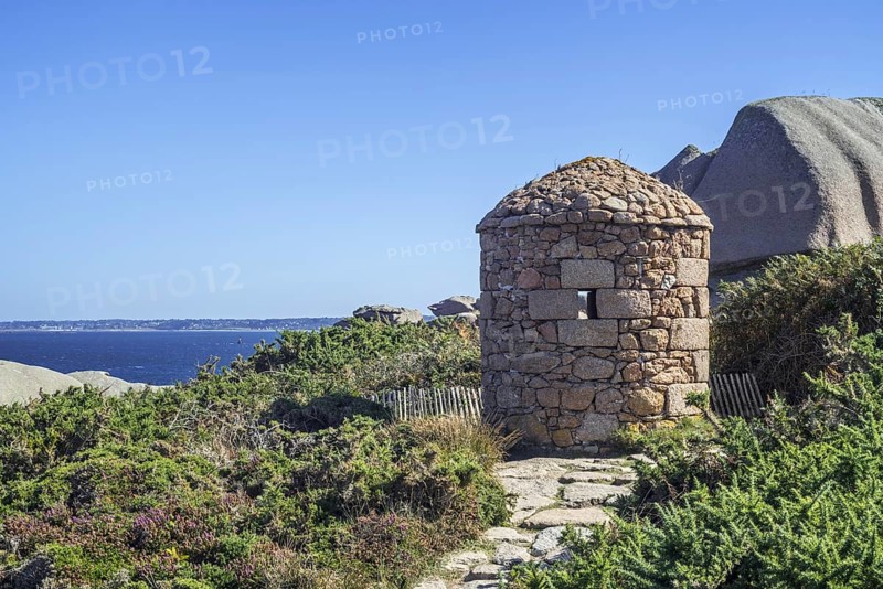 17th century customs officer's shelter along Côte de granit rose, Pink Granite Coast at Ploumanac'h, Perros-Guirec, Côtes-d'Armor, Brittany, France, Europe