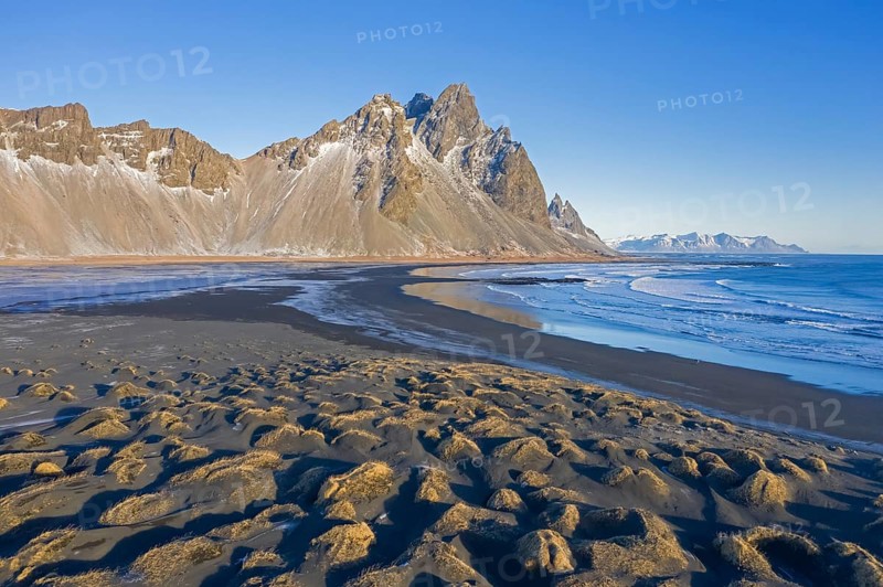Vestrahorn, Vesturhorn, scree mountain made of gabbro and granophyre rocks, part of the Klifatindur mountain range at Stokksnes in winter, Iceland, Europe