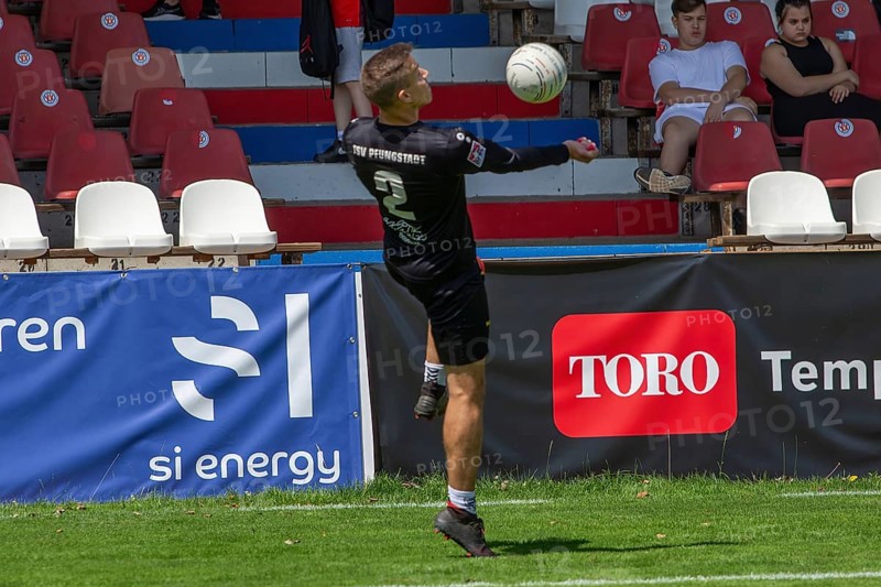 Fistball: TSV Pfungstadt against DSG UKJ Froschberg (IFA 2024 Fistball World Tour Finals Mannheim, preliminary round match Group A) . Picture: Dennis Gruber (2, Pfungstadt)