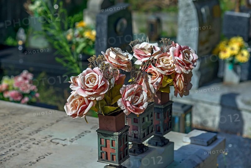 Faded plastic roses on a grave in the Staglieno Monumental Cemetery, Cimitero Monumentale di Staglieno, Piazzale Giovanni Battista Resasco, Genoa, Italy, Europe