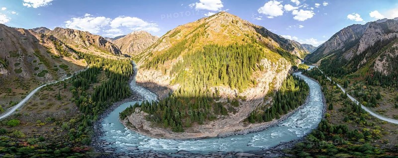 Mountain landscape with river in a narrow mountain valley in autumn, Little Naryn or Kichi-Naryn, Eki-Naryn Gorge, Naryn Province, Kyrgyzstan, Asia
