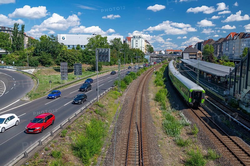 Motorway, A100 city motorway, Witzleben S station, Flixtrain, Berlin, Germany, Europe