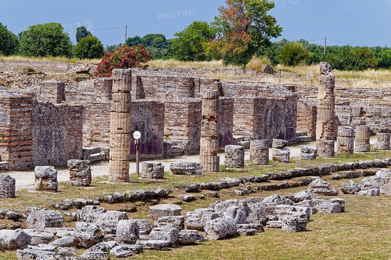 Paestum archaeological site and ruins, UNESCO World Heritage Site, in the province of Salerno. Paestum, Capaccio, Campania, Italy, Southern Europe, Europe