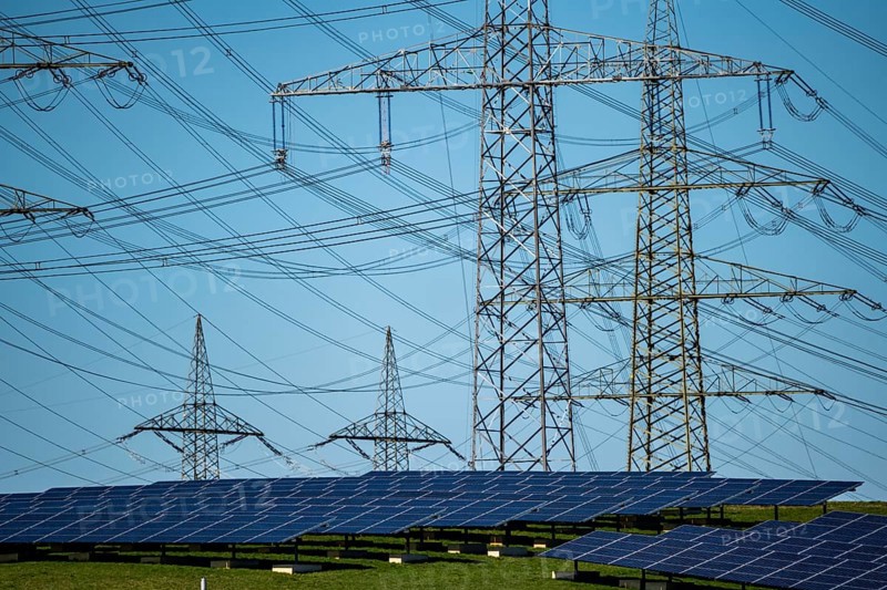 Part of a new line route, 380 KV extra-high-voltage line between Osterath and Gohr, 6-hectare solar park on a disused landfill site near Gohr-Broich, Dormagen, North Rhine-Westphalia, Germany, Europe