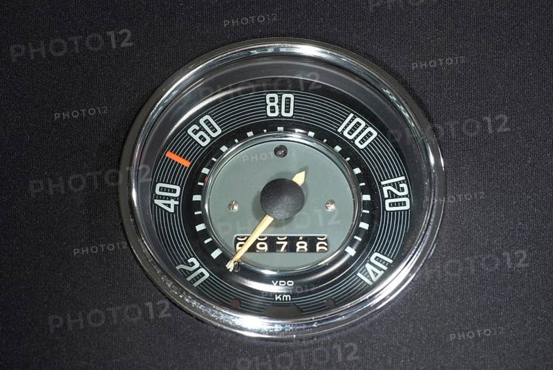 Speedometer, analogue, VDO company