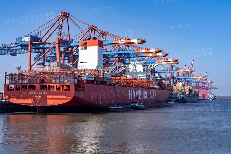 Port of Hamburg, Waltershofer Hafen, EUROGATE Container Terminal, container freighter Cap San Sounio, shipping company Hamburg Süd, MSC container ship MSC Soraya, Hamburg, Germany, Europe