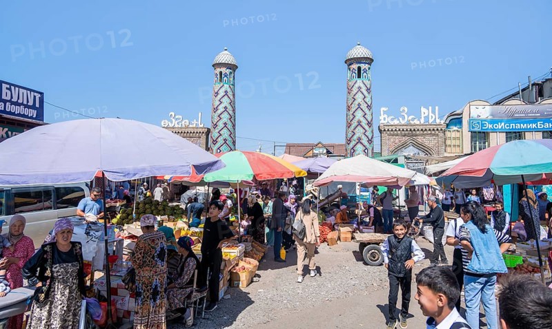 Market stalls at Uzgen Bazaar, Ösgön, Osh region, Kyrgyzstan, Asia
