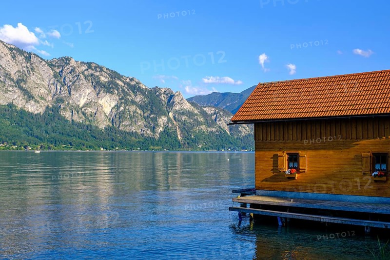 Western shore, near Buchenort, Attersee with Höllengebirge, Salzkammergut, Upper Austria, Austria, Europe