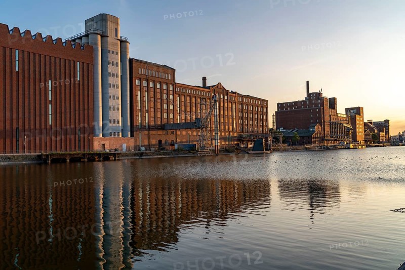 The inner harbour, in Duisburg, building Küppersmühle, and Werhahn-Mühle on the right, North Rhine-Westphalia, Germany, Europe