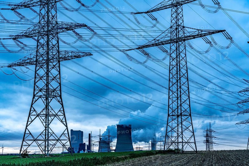 Niederaussem lignite-fired power plant, town of Bergheim, high-voltage power lines, storm cloud emissions, strong winds, North Rhine-Westphalia, Germany, Europe