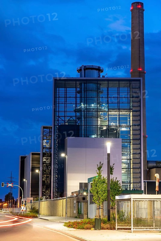 The Lausward natural gas power plant, the most efficient gas and steam turbine power plant in the world, generates electricity and district heating, Block Fortuna, in the harbour of Düsseldorf, North Rhine-Westphalia, Germany, Europe