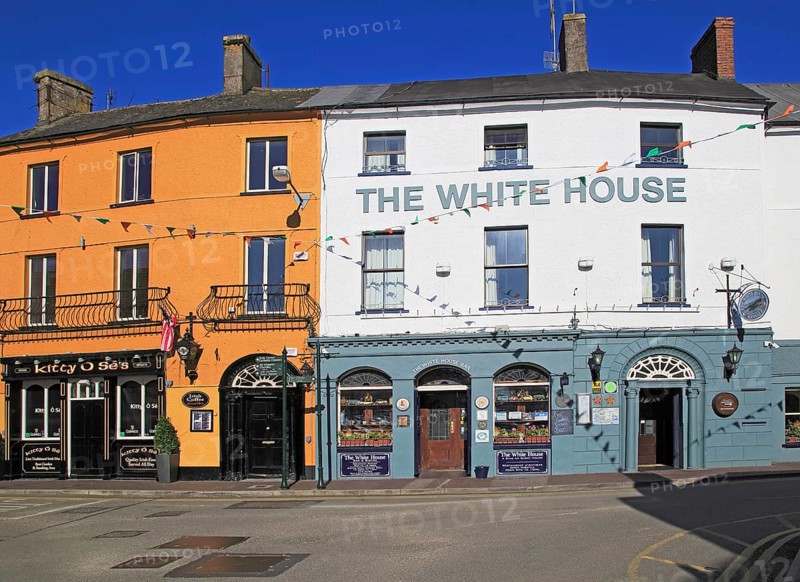 Historic colourful buildings, The White House pub, Kinsale, County Cork, Ireland, Irish Republic, Europe