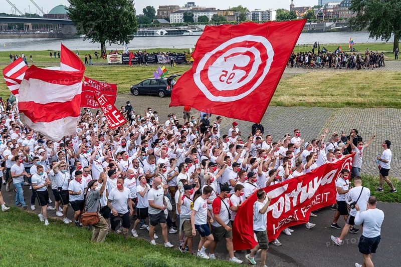 Demonstration against the planned assembly law in North Rhine-Westphalia, in Düsseldorf, various left-wing groups and football fans, Ultras, from Fortuna Düsseldorf, photo, and 1.FC Köln, protest, North Rhine-Westphalia, Germany, Europe