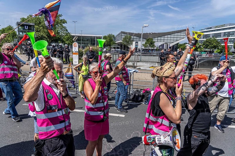 Demonstration against the AFD party conference in Essen, several tens of thousands of demonstrators marched from the main railway station to the Grugahalle and on to a rally, Essen, North Rhine-Westphalia, Germany, Europe