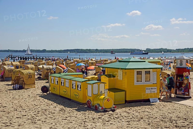 Europe, Germany, Schleswig Holstein, Baltic Sea, Lübeck-Travemünde, beach, beach chairs, kiosk, Europe