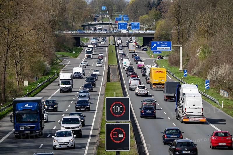 Motorway A40, Ruhrschnellweg, near Bochum, dense traffic, in front of the motorway junction Bochum, A43, view in west direction, North Rhine-Westphalia, Germany, Europe