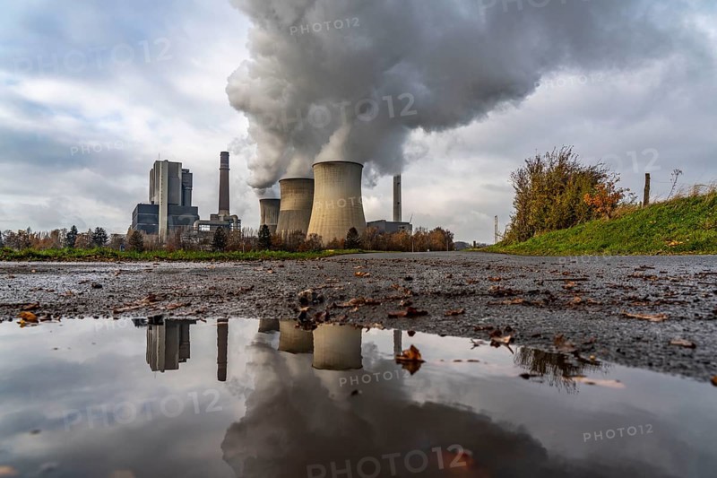 RWE Power AG's Weisweiler lignite-fired power plant in Eschweiler-Weisweiler, base load power plant, burns lignite from the Inden open-cast mine, North Rhine-Westphalia, Germany, Europe