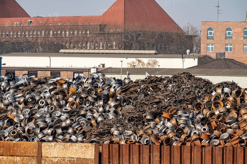 Duisburg-Ruhrort inland port, forwarding island, recycling of scrap metal, scrap metal, aluminium scrap, aluminium rims, Duisburg, North Rhine-Westphalia, Germany, Europe