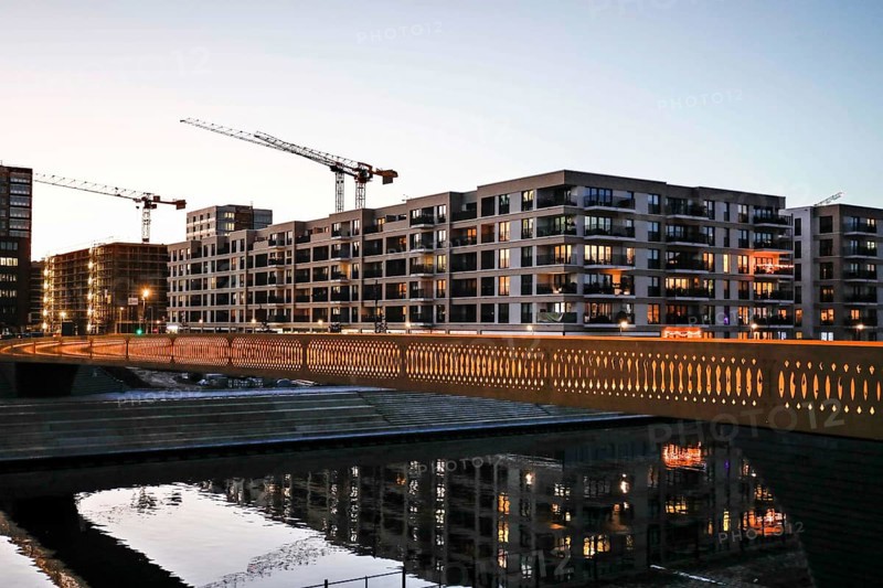 Golda-Meir-Steg in the Europacity Berlin development area on Heidestrasse. The Europacity project covers an area of 61 hectares. Around 3, 000 flats and office space are being built, 06.01.2022