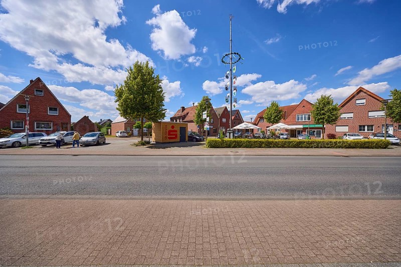 Maypole with residential and commercial buildings on Haltener Strasse in the Hausdülmen district, Dülmen, Münsterland, Coesfeld district, North Rhine-Westphalia, Germany, Europe