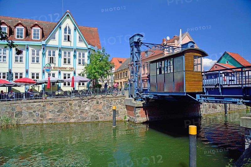 Europe, Germany, Mecklenburg-Western Pomerania, Plau am See, Lake Plau, Elde-Müritz waterway, lift bridge built in 1916, Plau am See, Mecklenburg-Western Pomerania, Germany, Europe