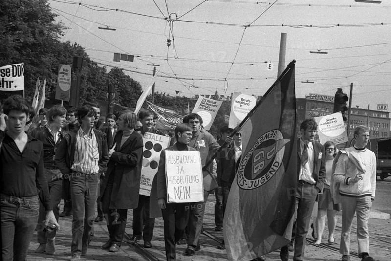DEU, Germany, Dortmund: Personalities from politics, business and culture from the years 1965-71, Cologne. DGB demonstration for better education, apprenticeships and against youth unemployment ca. 1965, Europe