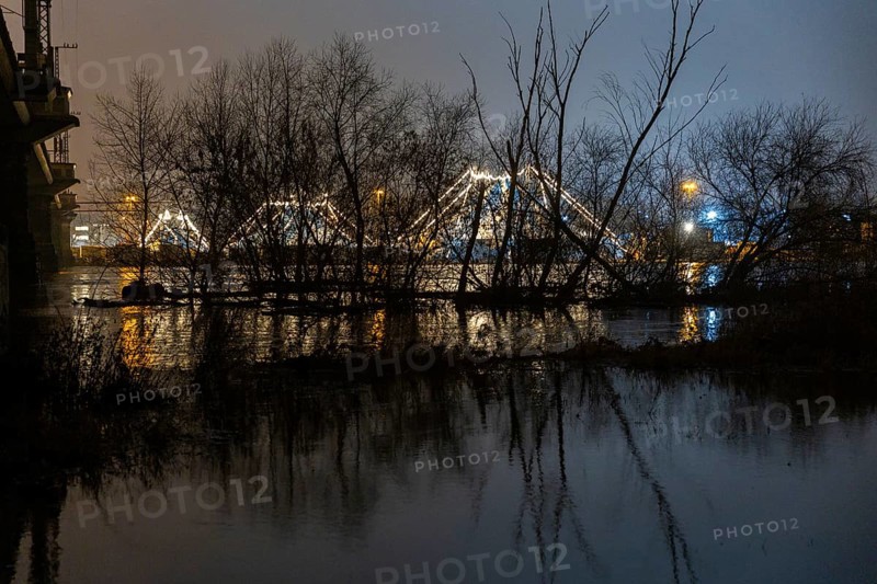At the first flood of 2024, the peak has been passed and the water levels are slowly falling again. The Elbe meadows on the Neustäter Ufer are still flooded. The tents of the Dredn Christmas circus are reflected in the Elbe water, Dresden, Saxony, Germany, Europe