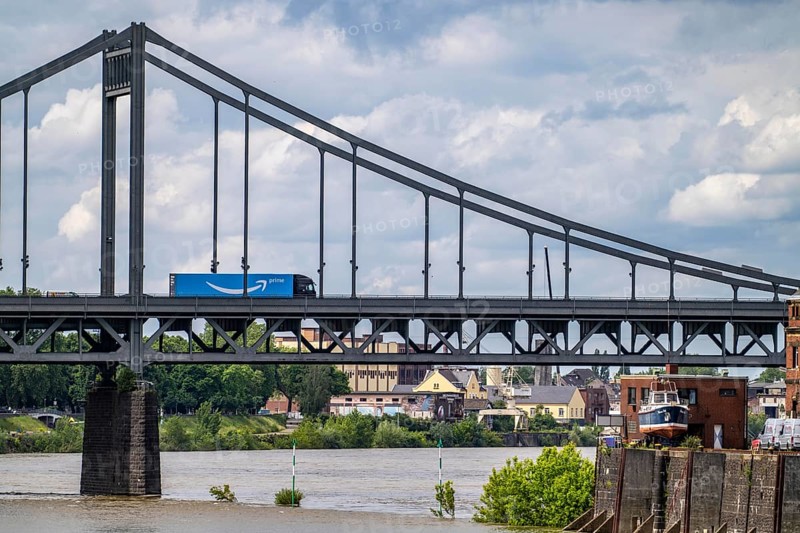 The Krefeld-Uerdingen bridge over the Rhine, between Krefeld and Duisburg, a bridle belt bridge from 1936, 858 metres long, federal road B228, shows severe bridge damage, restricted traffic on the bridge, is to be replaced, Rhine port Krefeld, North Rhine-Westphalia, Germany, Europe