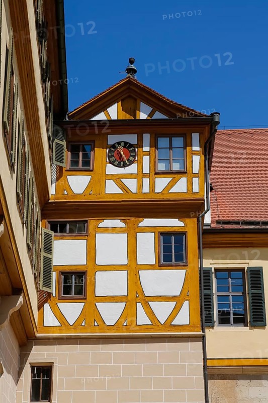 Half-timbered building, clock, window, clock face, hands, time, bell, Hohentübingen Castle, Museum of the University of Tübingen MUT, higher education institution, historical building, place of learning, Renaissance complex built in the 16th century, in the castle courtyard, Eberhard Karls University of Tübingen, Tübingen, Baden-Württemberg, Germany, Europe