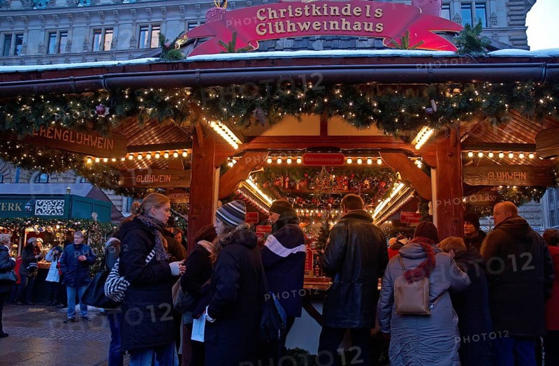 Europe, Germany, Hamburg, Christmas market at the Rathausmarkt, Glühweinhaus, Hamburg, Hamburg, Federal Republic of Germany, Europe